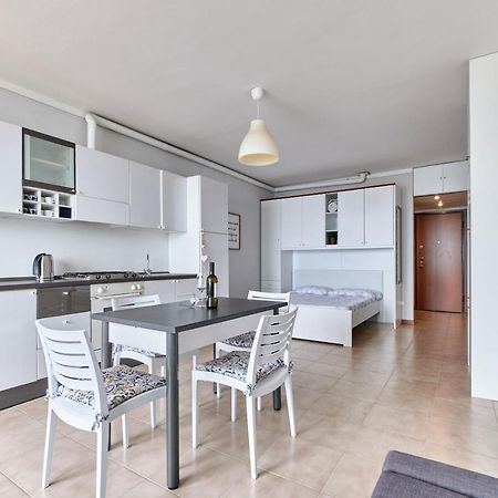 Lydie Apt. Exclusive Holigarda Desenzano del Garda Buitenkant foto