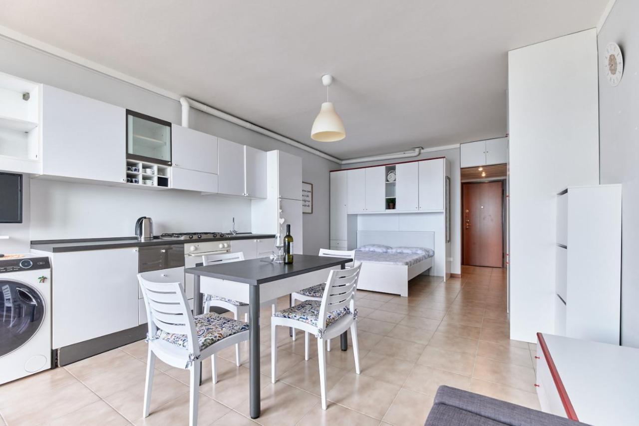 Lydie Apt. Exclusive Holigarda Desenzano del Garda Buitenkant foto