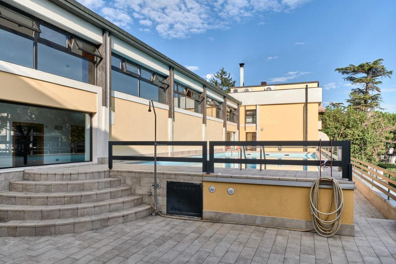 Lydie Apt. Exclusive Holigarda Desenzano del Garda Buitenkant foto