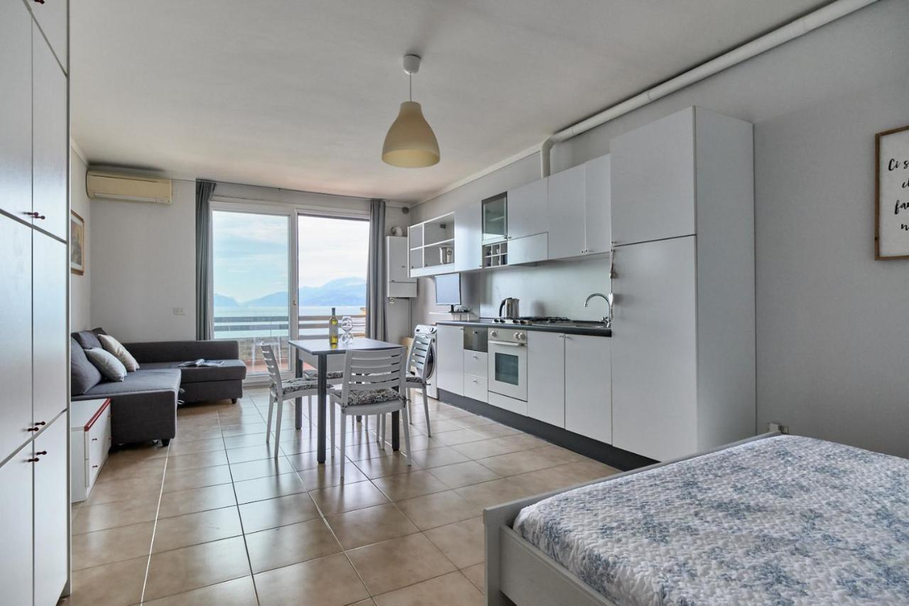Lydie Apt. Exclusive Holigarda Desenzano del Garda Buitenkant foto