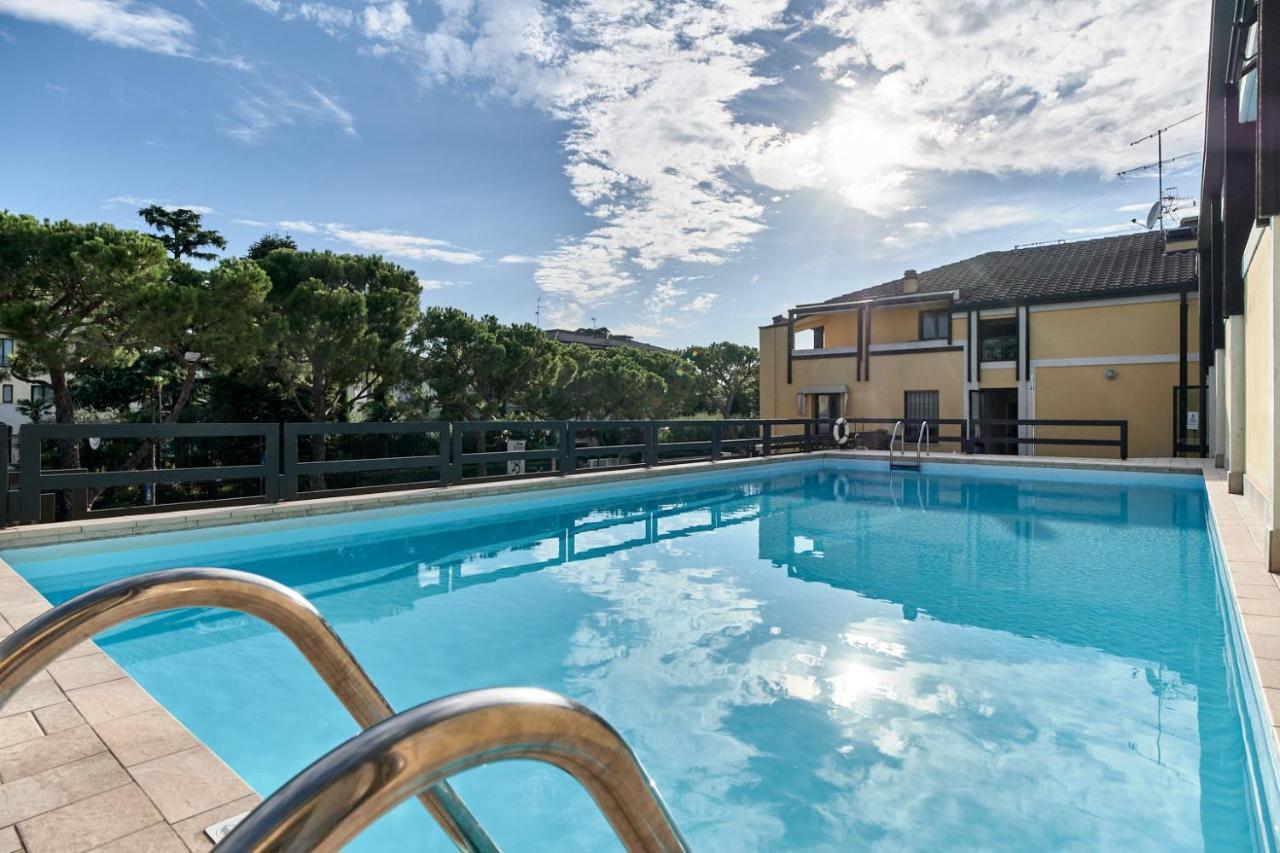 Lydie Apt. Exclusive Holigarda Desenzano del Garda Buitenkant foto