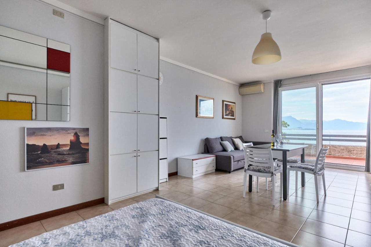 Lydie Apt. Exclusive Holigarda Desenzano del Garda Buitenkant foto